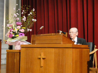 講師の饒平名 長秀先生
