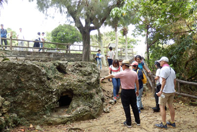 嘉数高台公園 トーチカを見学